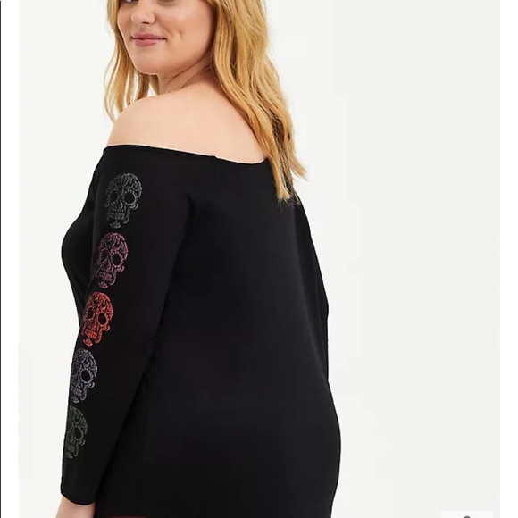 NWT Torrid off shoulder top with skulls, 3X - Picture 2 of 4